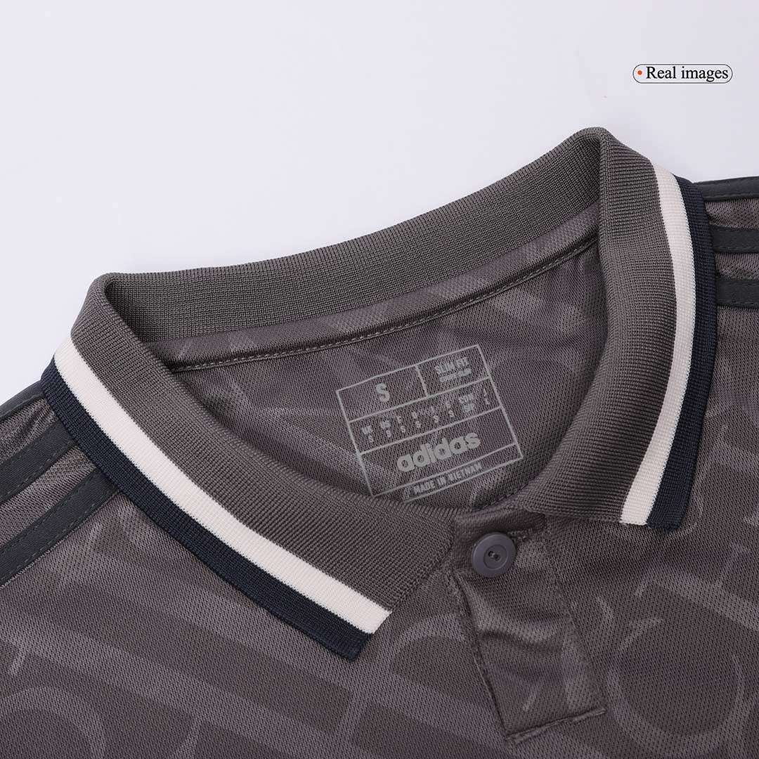 Camiseta de fútbol de la tercera equipación del Real Madrid