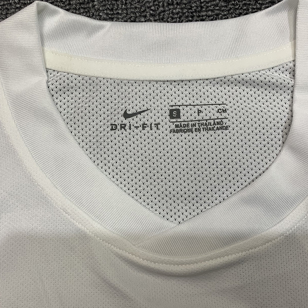 Camiseta retro de fútbol visitante del Inter de Milán 2010/11